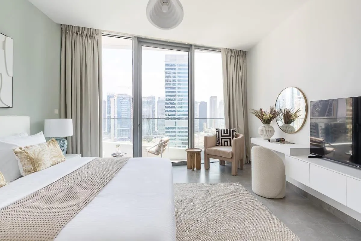 Frank Porter - Stella Maris Dubai 0*,